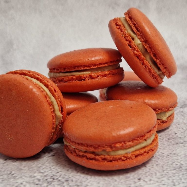 Orange Speculoos Biscoff Macarons